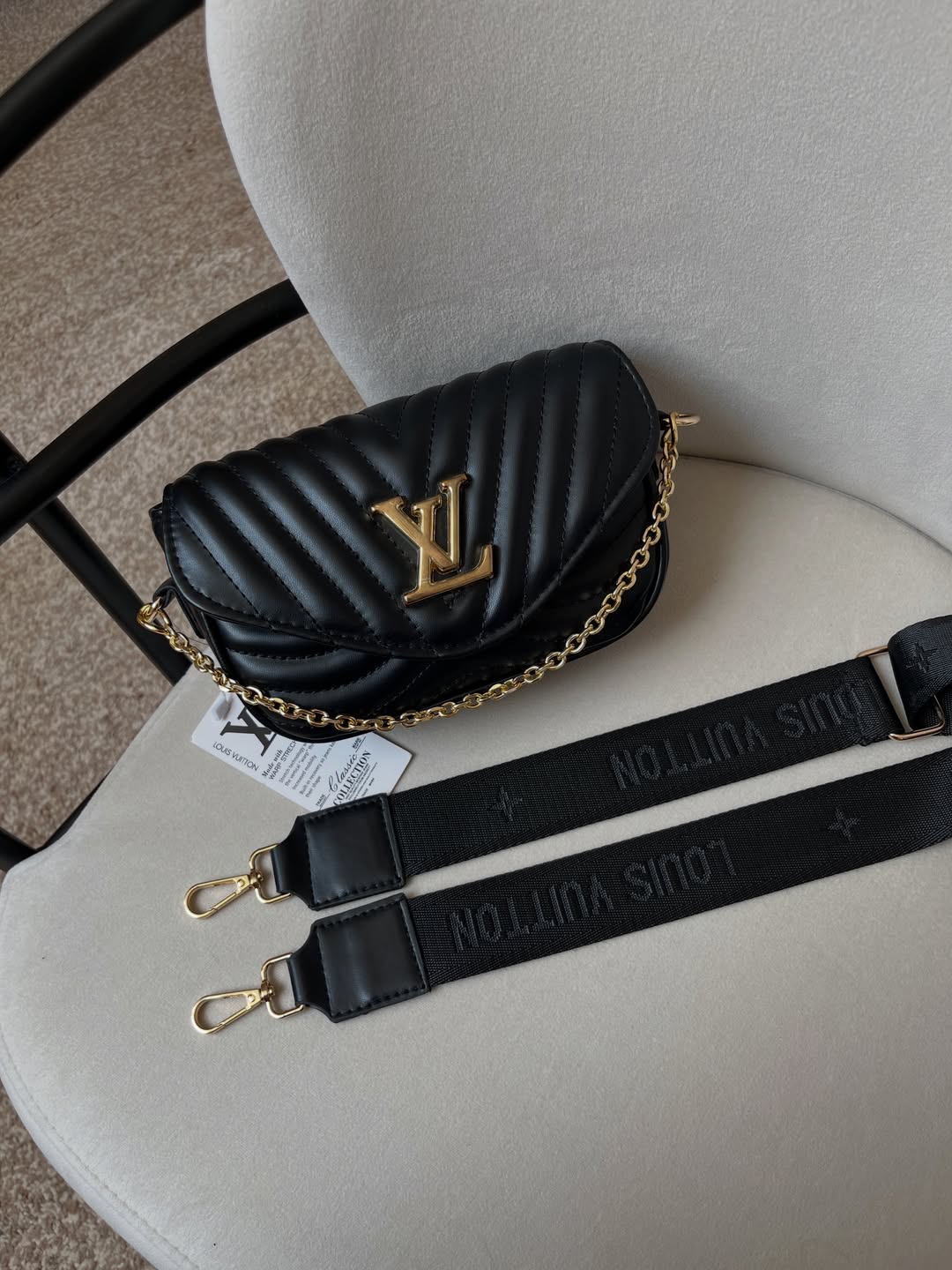 کیف پاسپورتی زنانه طرح LV